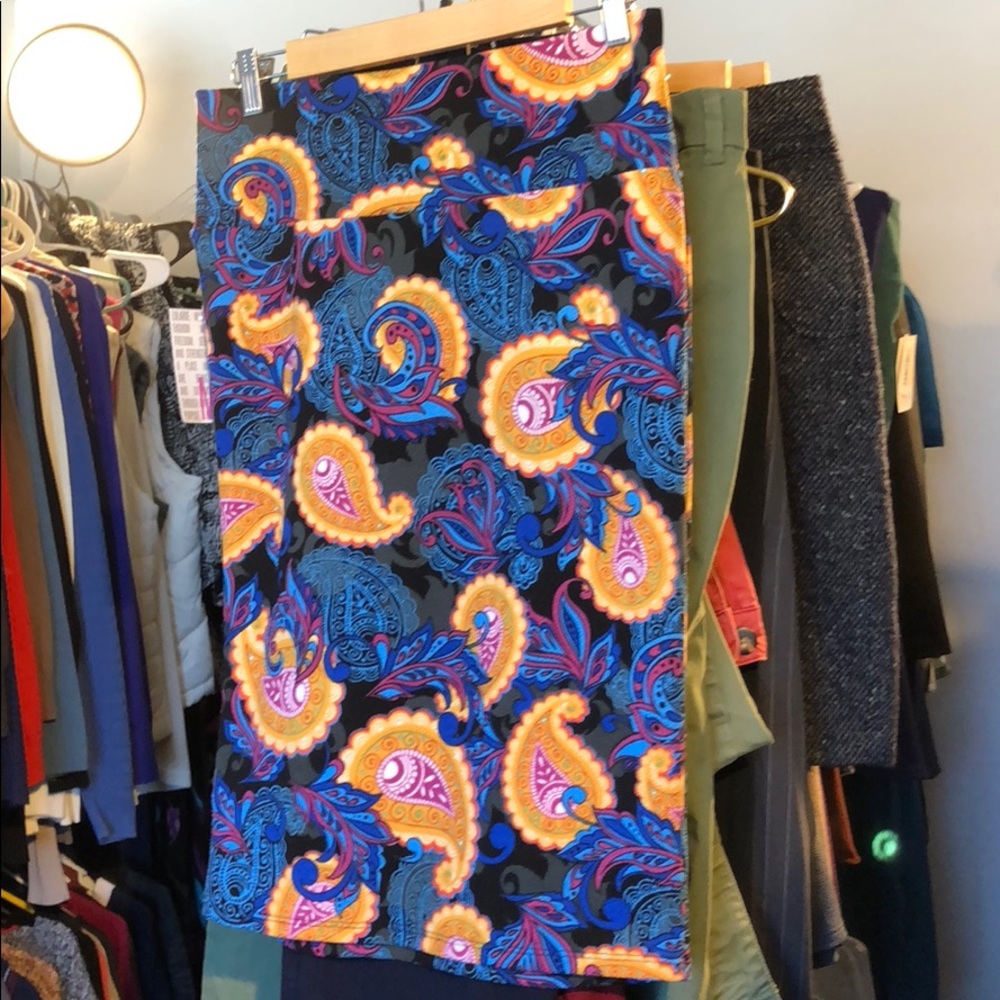 New Lularoe Cassie skirt size M paisley print